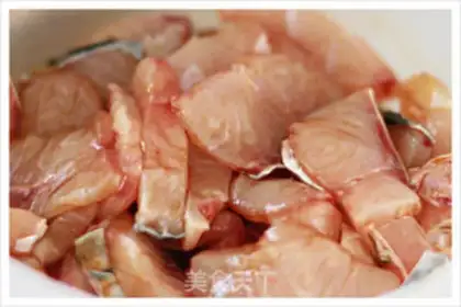 Make Fish chips, thin meat porridge step 1