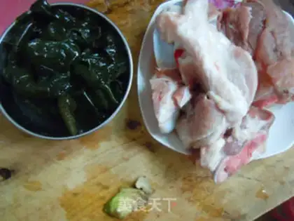 Make The sea belt has a bone soup step 1