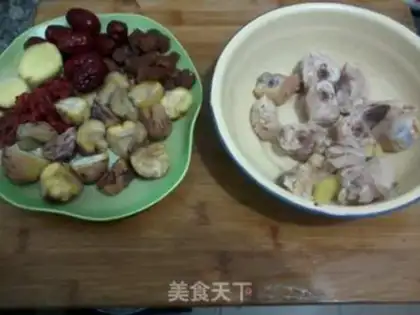 Make Chestnut steamed chicken step 0