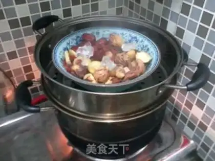 Make Chestnut steamed chicken step 2