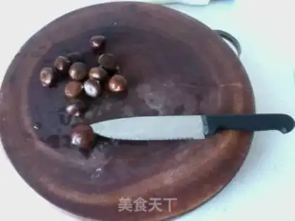 Make High-pressure cooker chestnut step 1