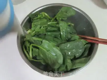 Make Spinach mushroom ostrich soup step 0