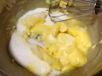 Make Caramel banana cheesecake step 4