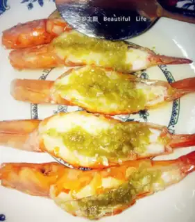 Make Garlic on the open side steams shrimp step 4