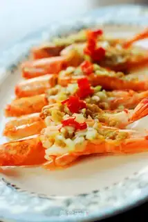 Make Garlic on the open side steams shrimp step 5