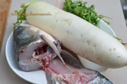 Make radish fish head soup step 0