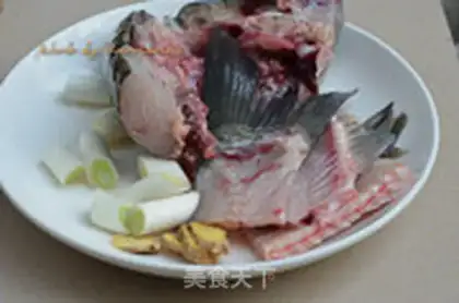 Make radish fish head soup step 1