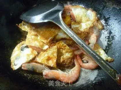 Make Shrimp with eggs step 4