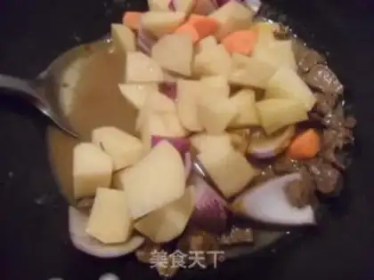 Make Curry beef and potatoes step 2