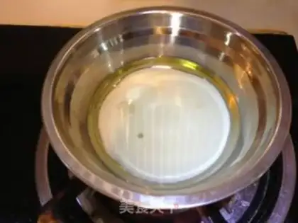 Make Fruit decorated cake step 1
