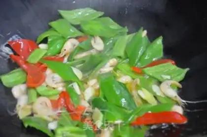 Make Shrimp is full of eggs step 3