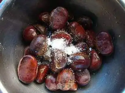 Make Cracker candy and chestnuts step 2