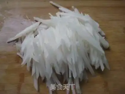 Make The yellow fish cook radish step 1
