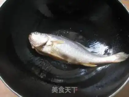 Make The yellow fish cook radish step 2