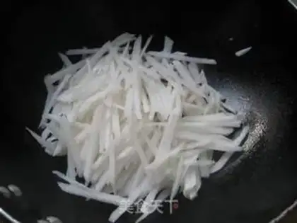 Make The yellow fish cook radish step 4