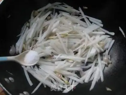 Make The yellow fish cook radish step 6
