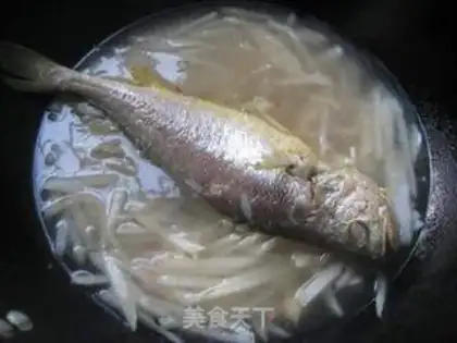Make The yellow fish cook radish step 7