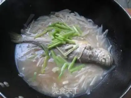 Make The yellow fish cook radish step 8