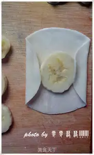Make Banana Spring Roll step 2