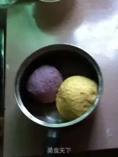 Make Flower buns step 0