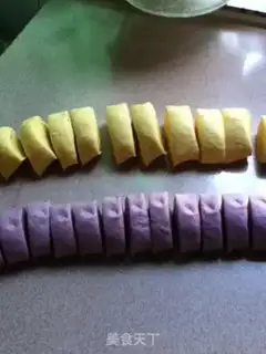 Make Flower buns step 1