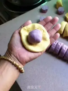 Make Flower buns step 2