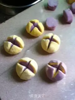Make Flower buns step 4