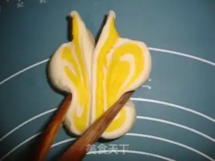 Make Pumpkin butterflies step 11