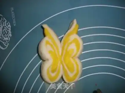 Make Pumpkin butterflies step 12