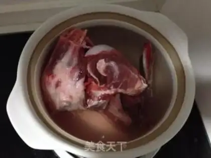 Make Spinach pork and pork soup step 0