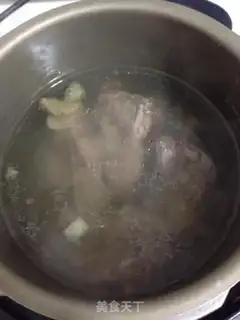 Make Spinach pork and pork soup step 11