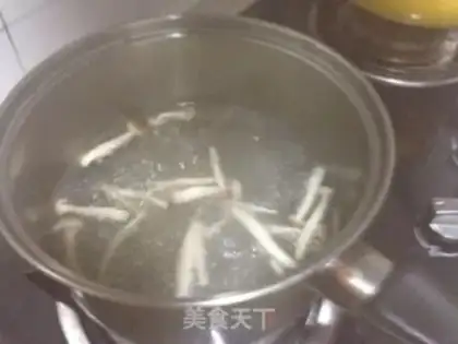 Make Spinach pork and pork soup step 12