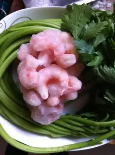 Make Celery and shrimp step 0