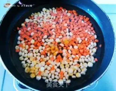 Make A flower for fried rice step 3
