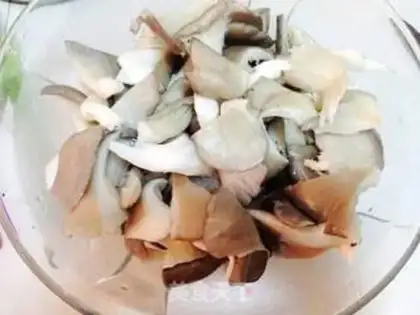 Make Mushroom egg soup step 1