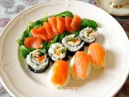 Make Sushi salmon step 4
