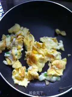 Make Pepper onion fried eggs step 2