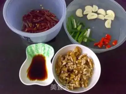 Make Hot walnuts step 0