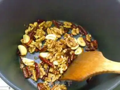 Make Hot walnuts step 3