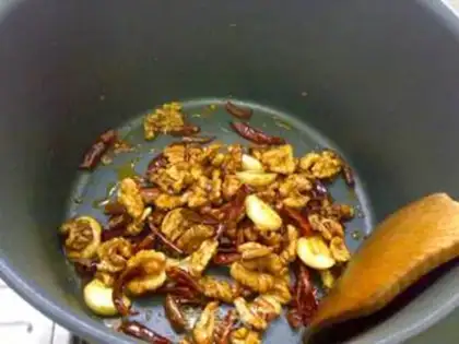 Make Hot walnuts step 5