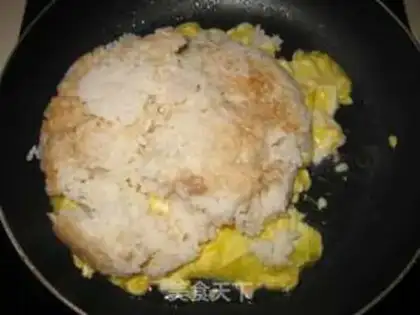 Make Shrimp egg fried rice step 4