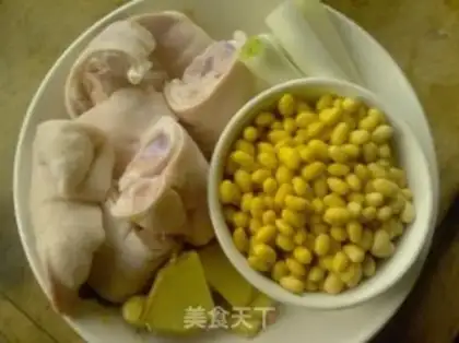Make Soybeans, pig hoof soup step 0