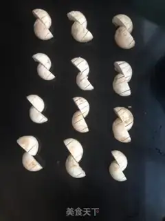 Make Pelican mouth mushrooms step 1