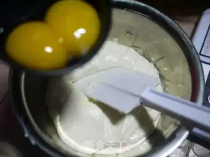 Make Japanese cheesecake step 1