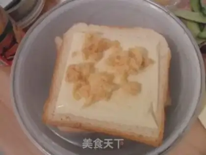 Make Heart-shaped cheese pine sandwich step 2