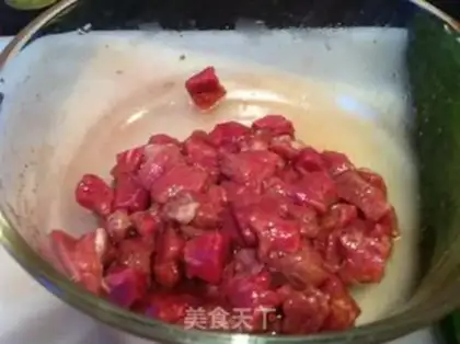 Make Black pepper beef and cucumber step 1