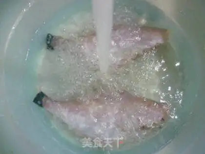 Make Sugary rubber fish step 1