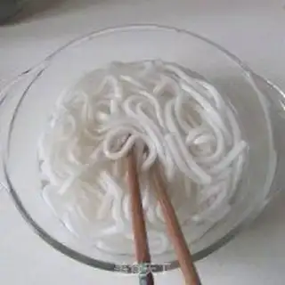 Make Frozen chicken silk potato powder step 3