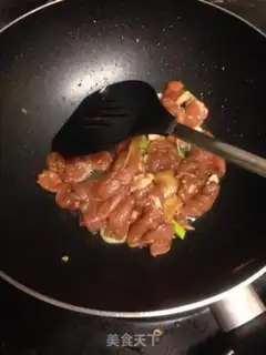 Make Four seasons of bean fried meat step 1