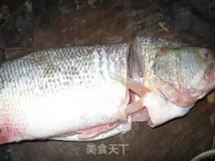 Make Boiling perfume fish step 1